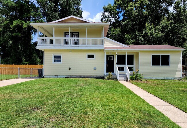 Primary Photo - 607 New River Dr