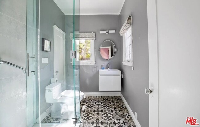 Building Photo - 1514 Sunset Plaza Dr