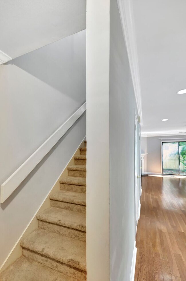 Building Photo - Prime Location Near Ravenel Bridge & Charl...