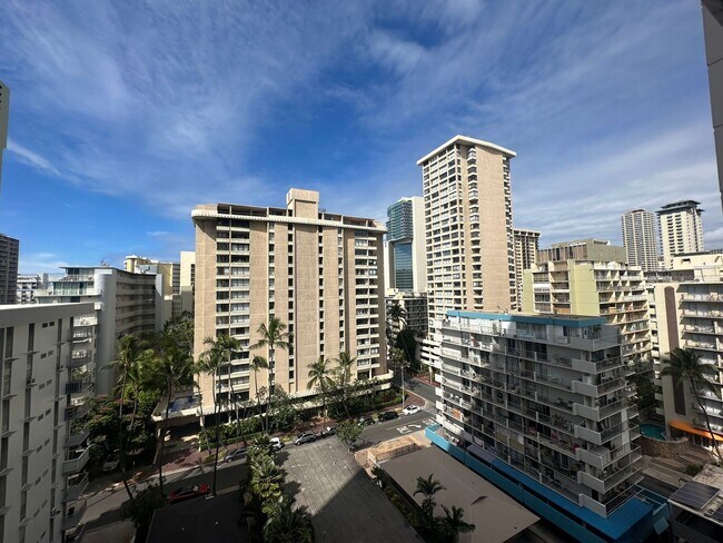 Building Photo - Renovated Ground Floor 1 bedroom in Waikiki!