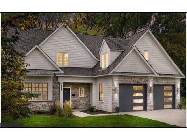 Building Photo - 1032 Gardner St E