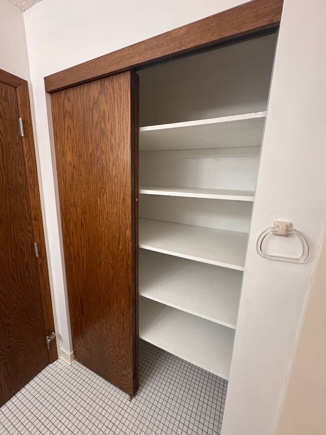 Building Photo - NOVEMBER MOVE-IN SPECIAL for qualified app...