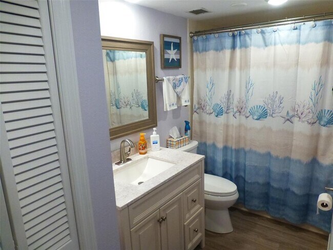 Building Photo - 5557 Sea Forest Dr