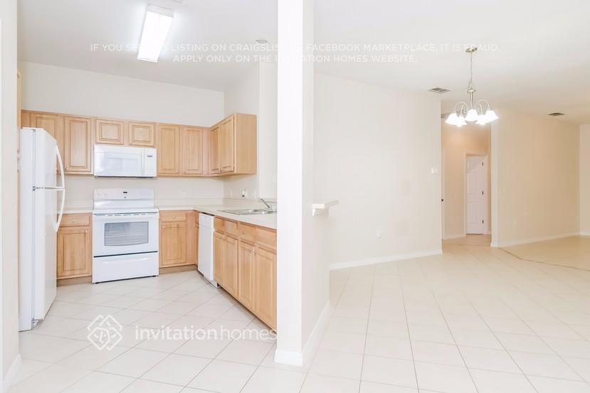 Building Photo - 1934 Magical Ln