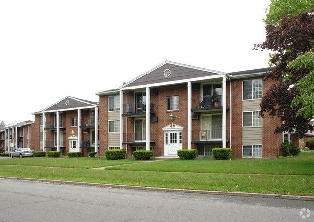 Primary Photo - Colonial Village Apartments