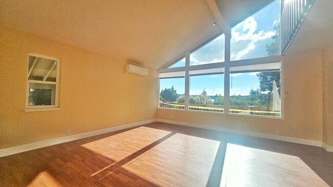 Building Photo - Mercer Island gem - 4 BD 2.5 Ba in Beautiful Mercer Island with new heat pump installed