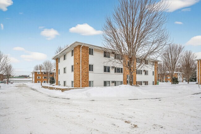 Building Photo - Rosco Apts- 2740