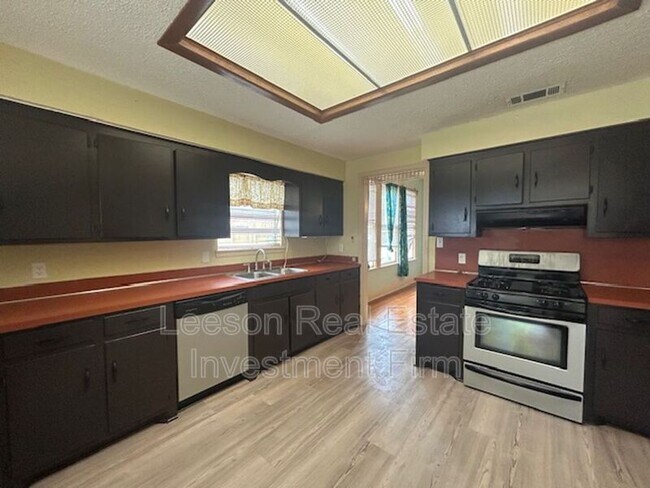 Building Photo - 622 Columbia St