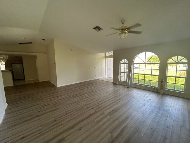 Building Photo - 870 Rue Labeau Cir