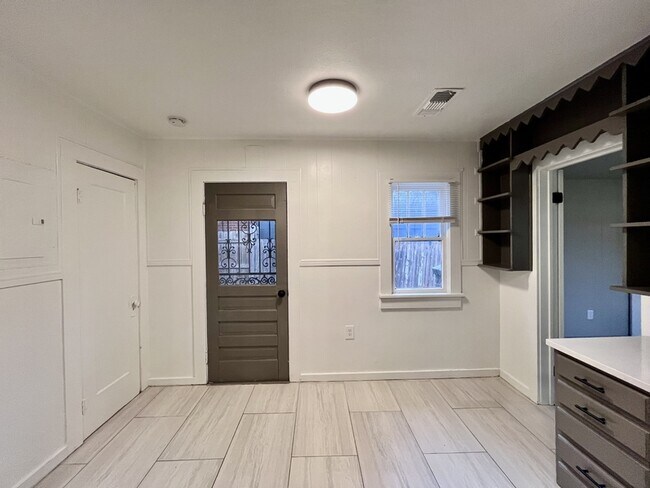 Building Photo - 2104 20th St