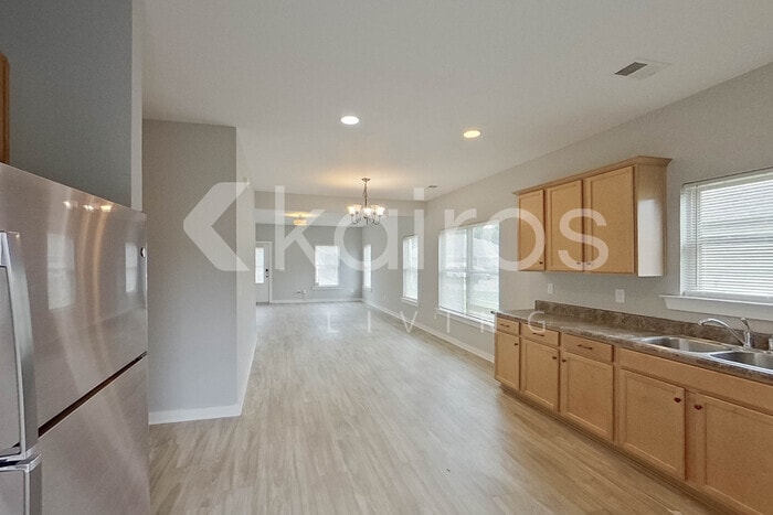 Building Photo - 520 White Oak Cir