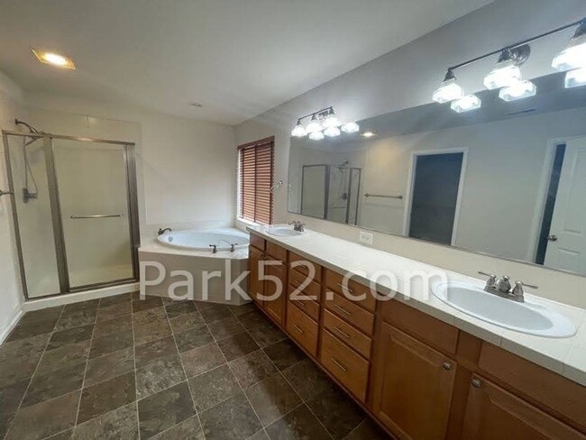 Building Photo - Beautiful 4 Bedroom 3 Bath In The Saddle Creek Community In Fife!