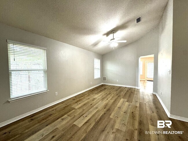 Building Photo - 9964 Hollowbrook Ave