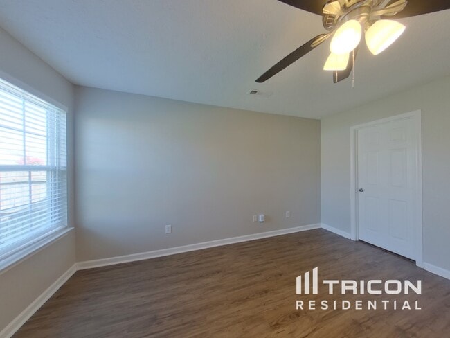 Building Photo - 2141 Deer Valley Dr