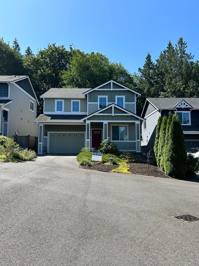 Building Photo - Newer Duvall 5 Bedroom 3 Bath Luxury Home