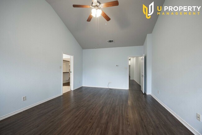 Building Photo - LUXURY TOWNHOME IN CRAIG RANCH COMMUNITY