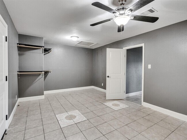 Building Photo - 1107 E 40th 1/2 St