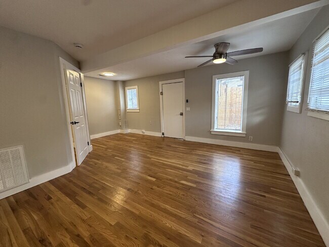 Building Photo - September’s Rent Free!! Charming One-Bedro...
