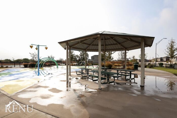 Building Photo - 2927 Jackson Smt