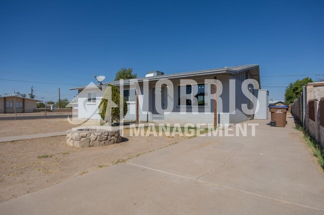 Building Photo - Great Home Located in Eloy at a Great Price!