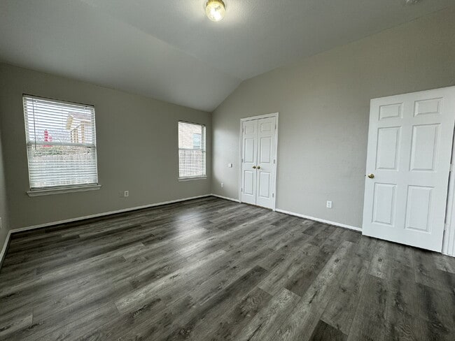 Building Photo - Enjoy living in this single story 3 bedroom+office that has a closet so it could be a 4th bedroom...