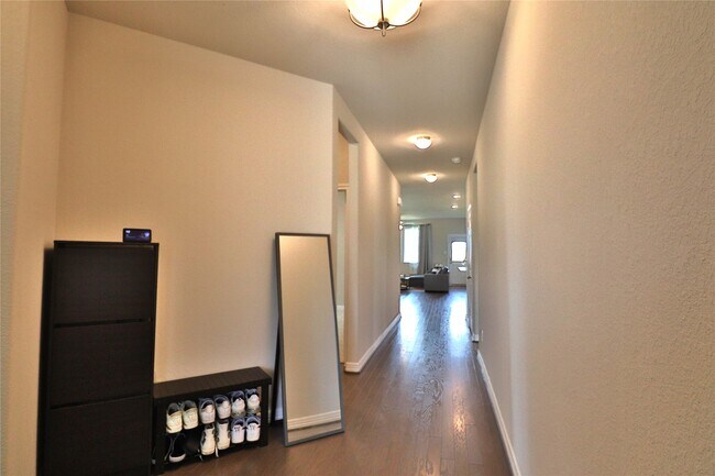 Building Photo - 145 Sunray Creek Dr