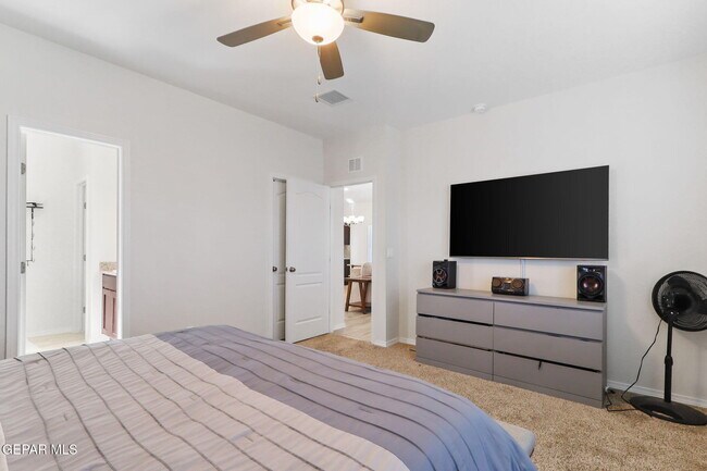 Building Photo - 13740 Villa Vista Ave