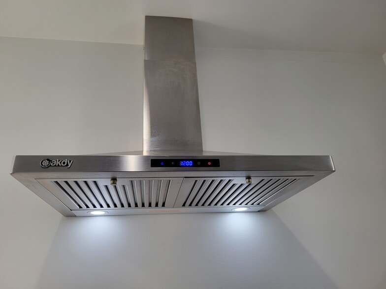 Building Photo - 7611 Seville Ave