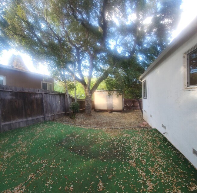 Building Photo - Super close to Poly- Off of Grand Avenue entrance to Cal Poly VERY CLOSE!!!