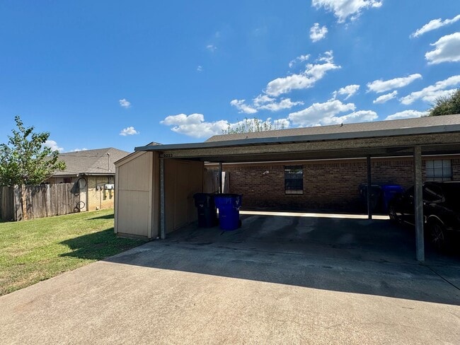 Building Photo - Duplex