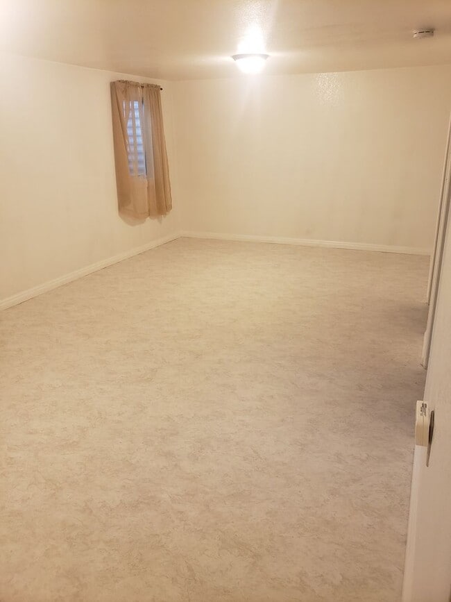 Building Photo - Great 3 bed 2 1/2 bath condo in the Brandy...