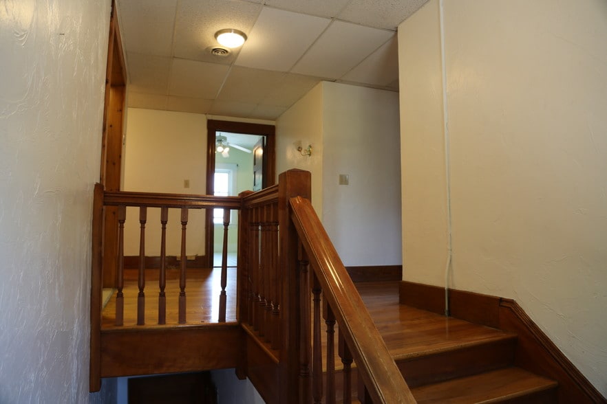 STAIRWAY TO COMMON AREA - 16 Charlotte St