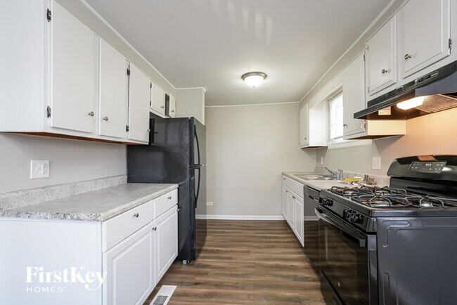 Building Photo - 415 E Courtland St