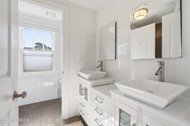 Building Photo - 125 Cedar Ave