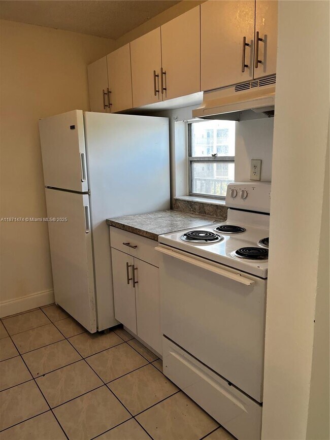 Building Photo - 8600 N Sherman Cir