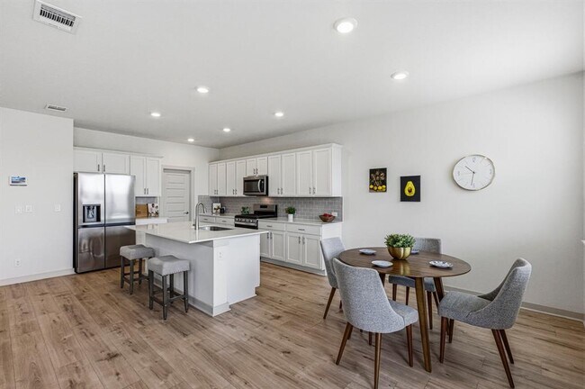 Building Photo - 7511 Traylor Cv