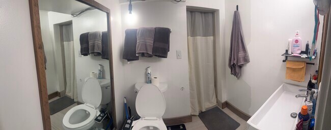 Building Photo - 417 W Webster Ave