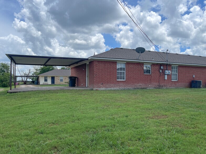 Building Photo - 115 Spring Berry Ln