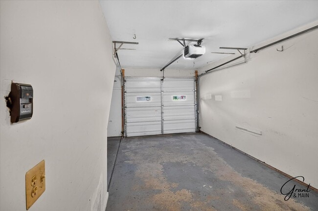 Building Photo - 24715 Meadow Ln