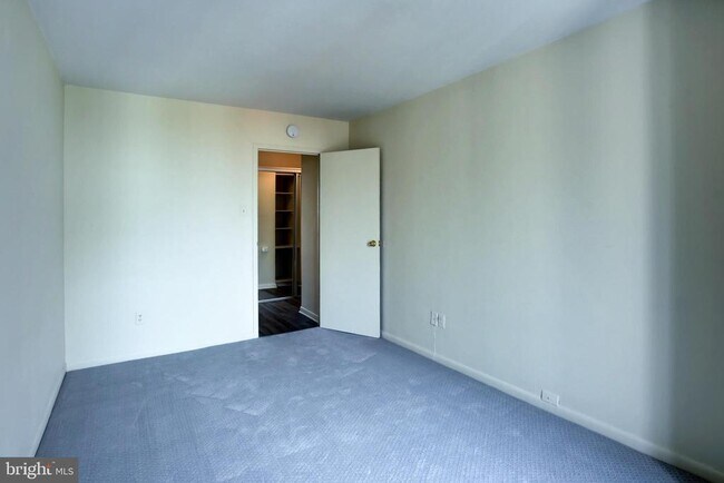 Building Photo - 950 25th St NW