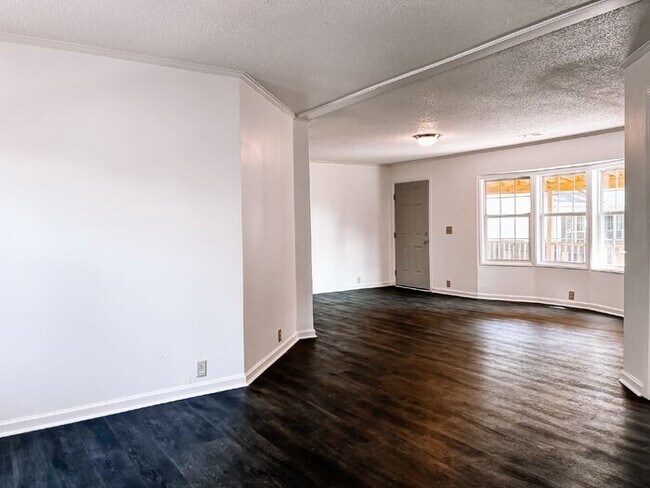 Building Photo - 1030 Greenhill Rd