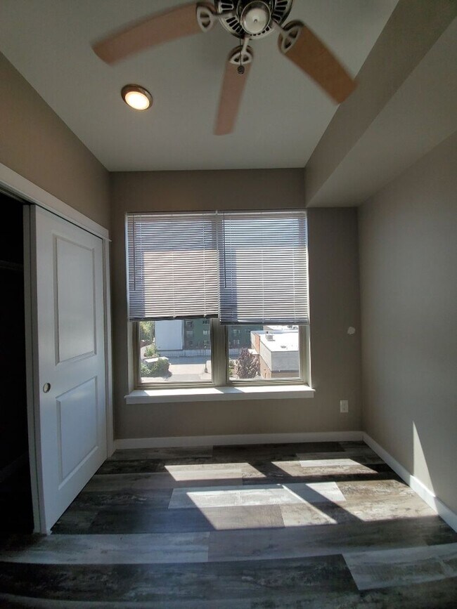 Building Photo - PRE-LEASING FOR FALL 2026!