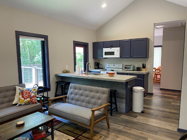 Building Photo - 2 Bed/1 Bath home - Prime location in Pickens