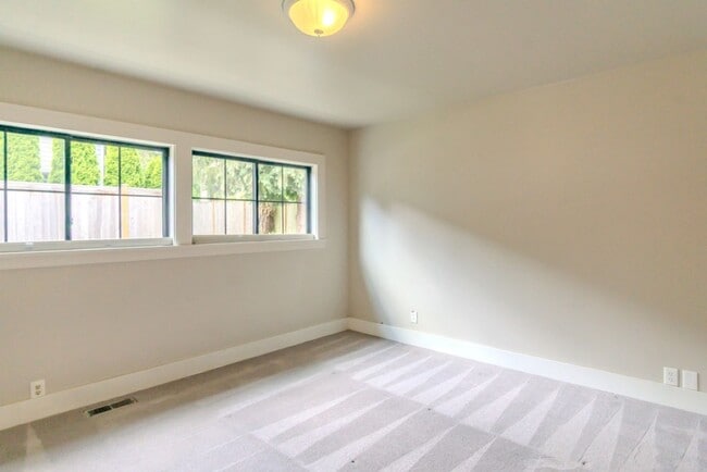 Building Photo - 4Bd/2.75Ba Seattle House
