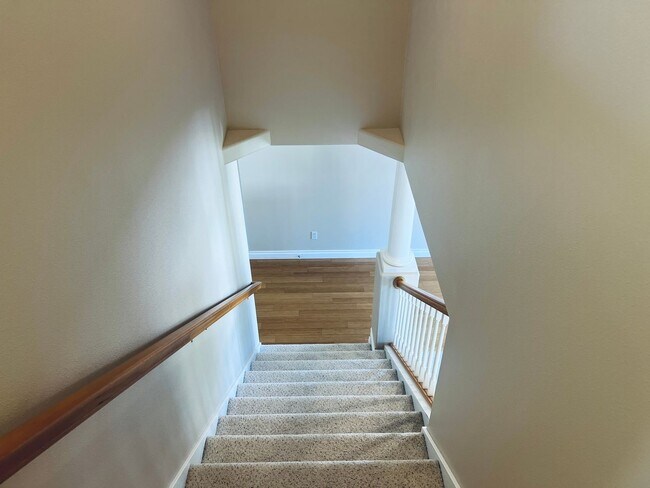 Building Photo - Beautiful 4 bedroom, 3 bath Mount Vernon Home