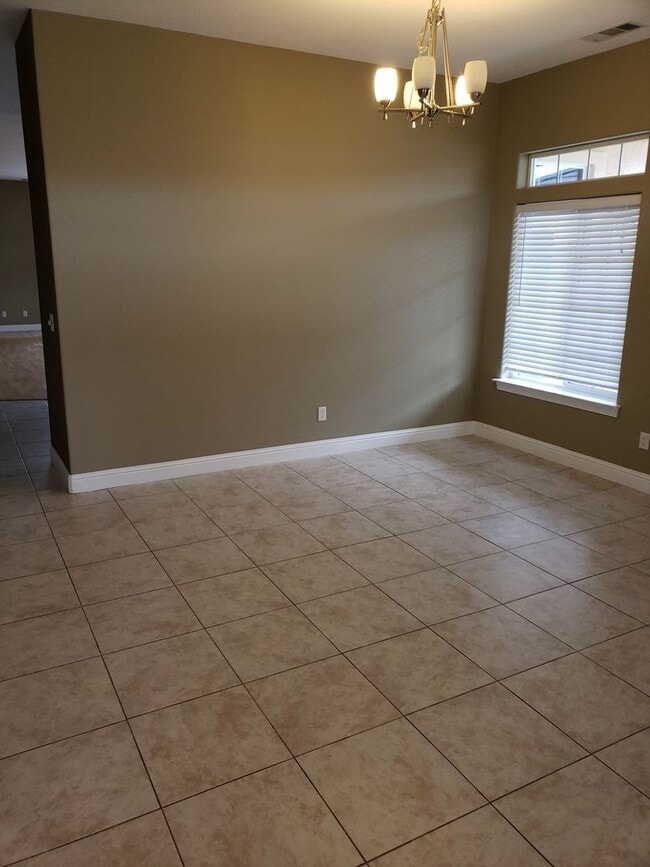 Building Photo - LARGE 3 BED 2 BATH HOUSE IN LAKE CALIFORNIA