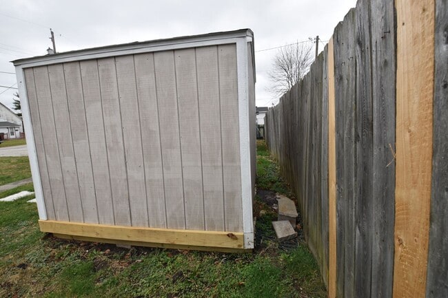 Building Photo - 2 Bedroom Home For Rent Fortville IN