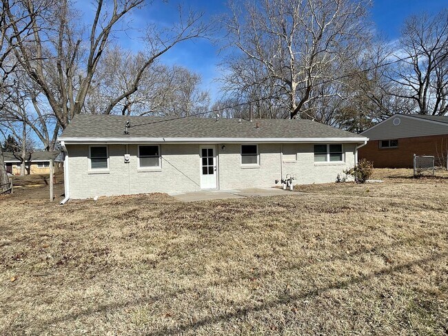 Building Photo - AMAZING SINGLE-FAMILY HOME! CLOSE TO CAMPUS AND SPORTS COMPLEX!