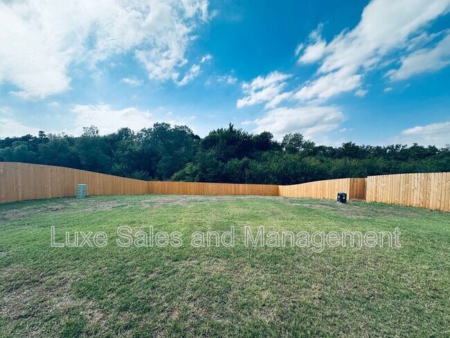 Building Photo - 16305 Villa Valeria Way
