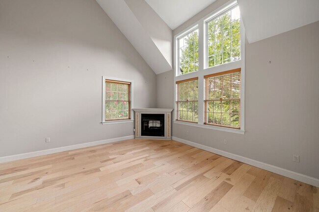 Building Photo - Spacious, Beautiful East Asheville Home